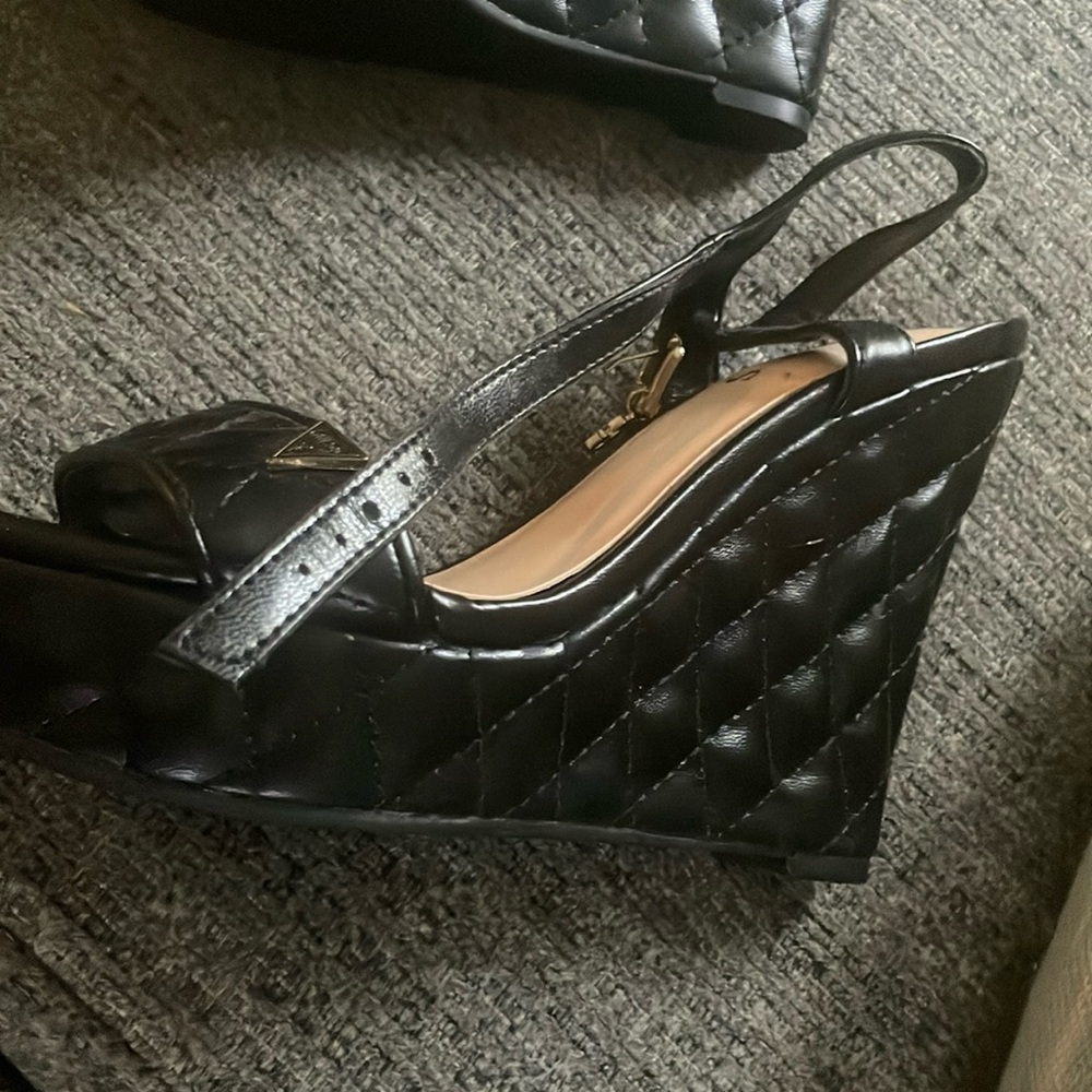 Brand NEW without tags or box Guess wedges